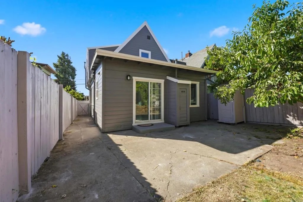 2504 E 24th Street, Oakland, California 94601 home-pic-37